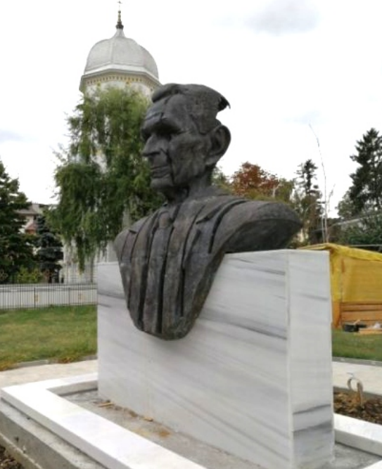 Restaurare Monument Coposu