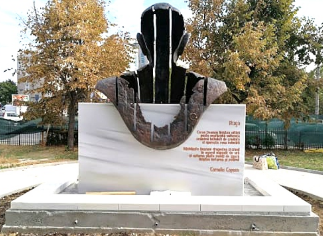 Vedere de Ansamblu Monument Coposu